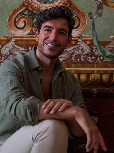 Manuel Peña Suárez, pintor de la portada del anuario.